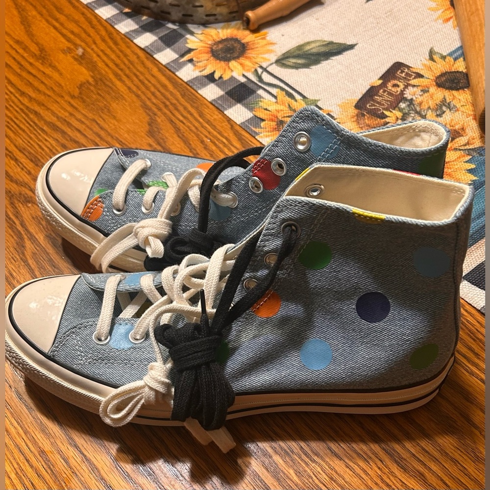 Converse - Picture 2 of 3
